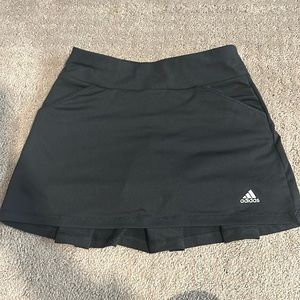 Girls adidas golf or tennis skirt size XS (fits 7-8) never worn perfect !